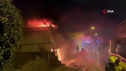 Alevlere teslim olan oto galeride 10 araç küle döndü