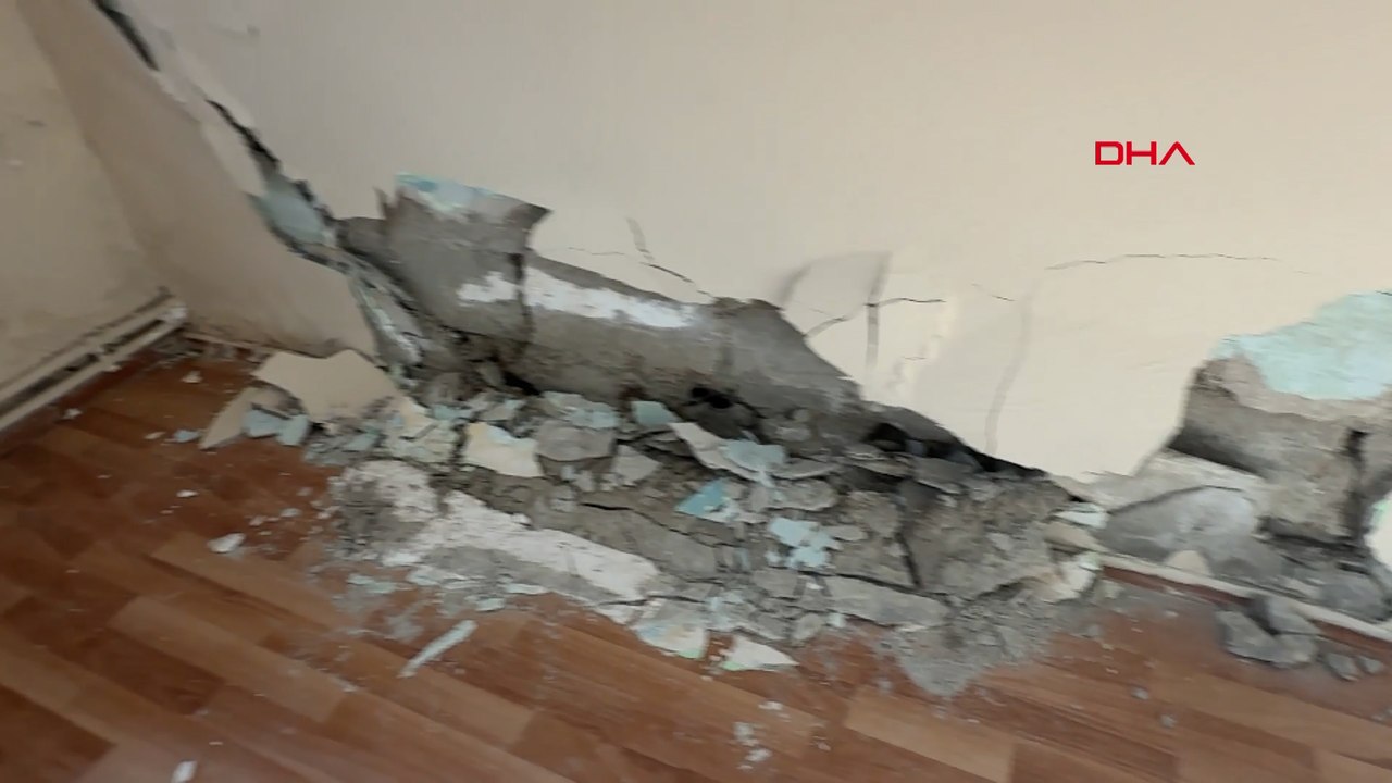 Kağıthane’de inşaat alanındaki çalışma nedeniyle yan binada çatlaklar oluştu