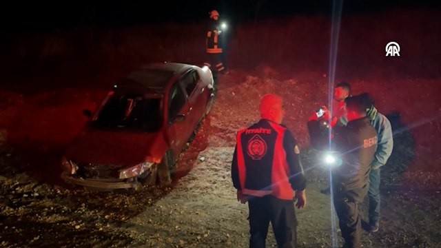 Otomobil şarampole devrildi: 2 kişi yaralandı