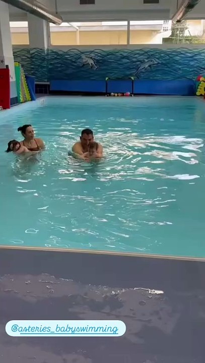Πύρρος Δήμας: Για baby swimming με την μικρή Ελ...