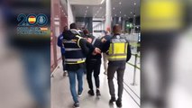 Vídeo de la detención en el Aeropuerto de Málaga del implicado en un atentado terrorista en Bélgica.