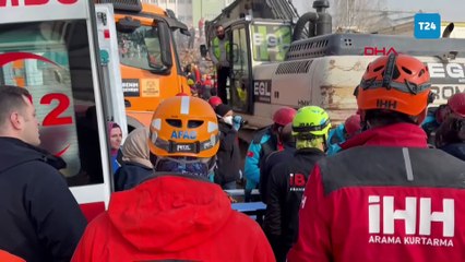 Konya'da çöken 4 katlı binanın enkazında 1 kişinin cansız bedeni çıkarıldı