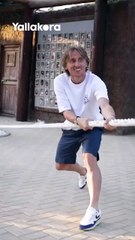 لوكا مودريتش يخسر مع عائلته تحدي شد الحبل مع النمر في دبي