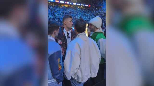 El momento de Rodri y Dembélé con los jugadores del Barça viendo la NBA