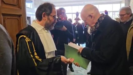 I magistrati regalano i dadi al vice ministro Sisto