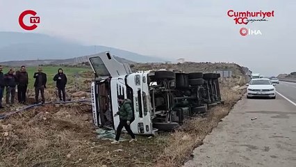 Gaziantep'te yağ dolu tanker kontrolden çıkıp yan yattı