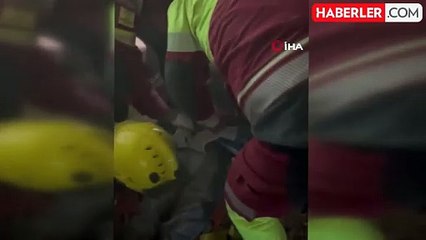 Konya'da Bina Çöktü: Enkaz Altındaki 2 Kişiyi Kurtarma Çalışmaları Devam Ediyor