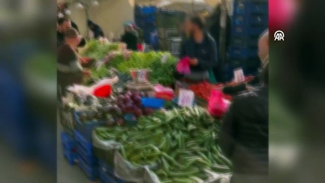  Esenler'de, halk pazarında meyve-sebze tezgahında uyuşturucu ticareti yaptığı belirlenen şüpheli tutuklandı