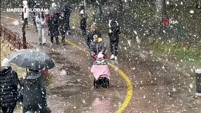 Gölcük Tabiat Parkı’nda kar yağışı başladı