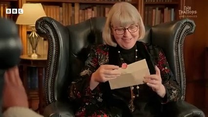 Players_react_to_Leanne_s_nail_technician_lie___The_Traitors__Uncloaked(360p)