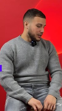 Sossam, c’est le magicien qui a conquis la rue, les réseaux et les stars avec +200M de vues. Il revient sur son parcours de rêve, ses débuts à 10 ans, et cette passion qui l’a mené là où il est aujourd’hui.