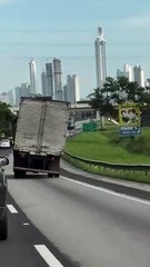 Caminhão torto esbanja imprudência em trecho crítico da BR-101 em SC