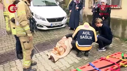 Kağıthane'de panik anları! Yokuştan kayan otomobil istinat duvarına çarptı: Sürücü yaralandı