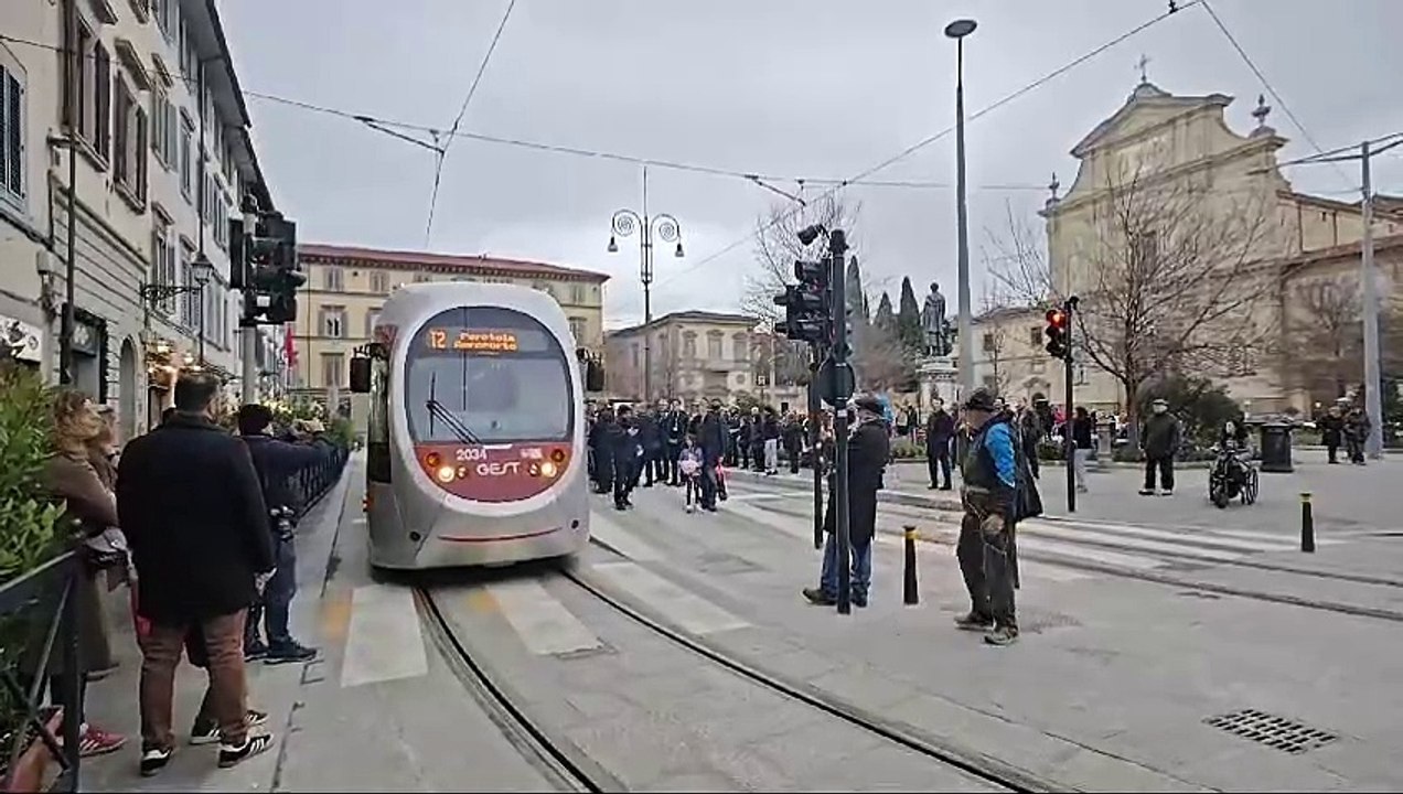 Firenze, ecco il primo viaggio della tramvia per il centro