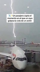 Impactante video: Un rayo golpea la cola de un avión en el aeropuerto de Brasil
