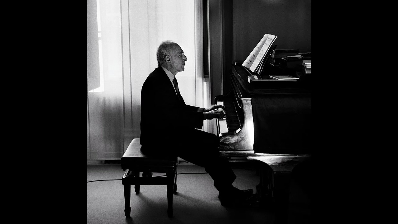 piano le piano classique moderne des années de la révolution Russe.