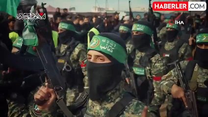 Hamas'ın serbest bıraktığı İsrailli rehinenin bileğinde dikkat çeken detay