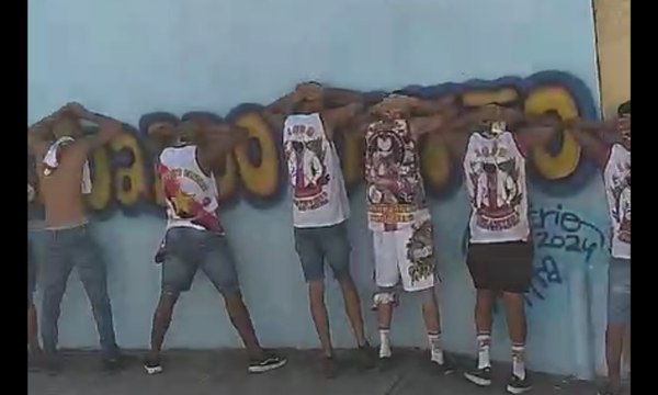 PM-BA aborda torcedores do Vitória que estavam causando confusão no Subúrbio de Salvador