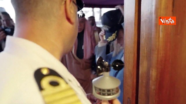 Meloni sulla Vespucci a Gedda, per lei in dono il cappellino della Nave