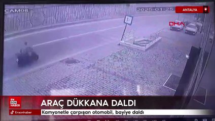Antalya'da kamyonetle çarpışan otomobil, bayiye daldı