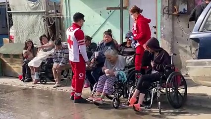 Bomberos evacuan a residentes de asilo en Tijuana