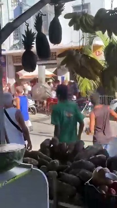 VÍDEO: Torcedores do Vitória destroem bar em Brotas antes de partida na Fonte Nova