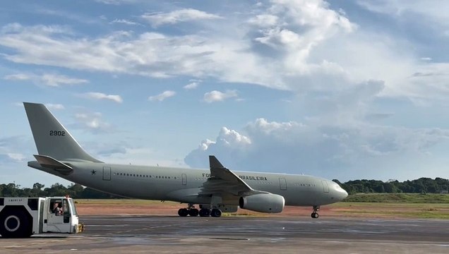 Avião da FAB enviado para transportar imigrantes deportados dos EUA