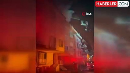 Sancaktepe'de 3 Katlı Binanın Çatısında Yangın Çıktı