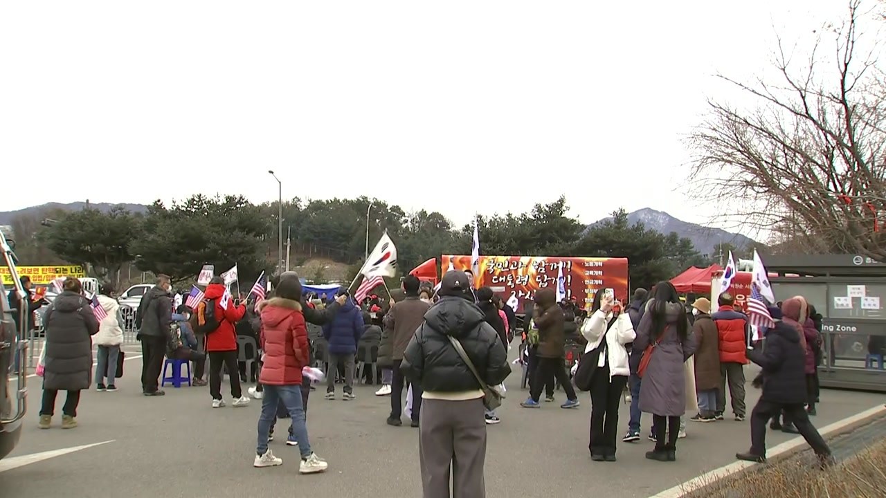 윤 대통령 접견금지 해제...구치소 앞 일부 집회 / YTN