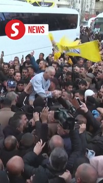 Second batch of 200 Palestinian prisoners set free, four Israeli female soldiers released