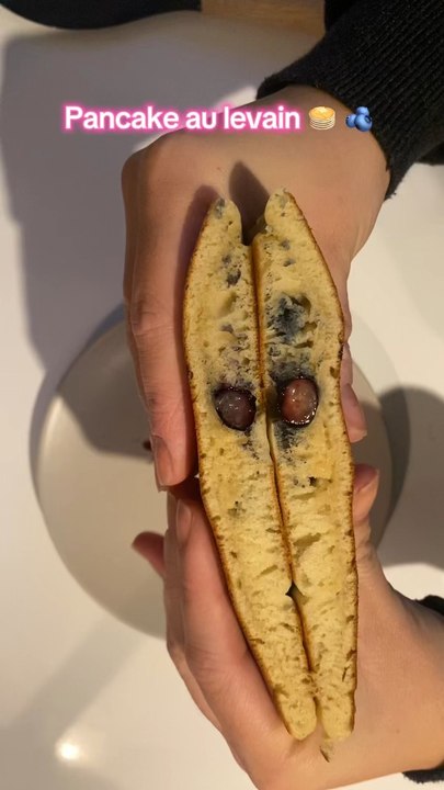 Quoi de mieux que de bons pancakes à la myrtille pour passer un bon dimanche ? Pancake au levain bien sûr 😉 #pancake #levain #sourdough
