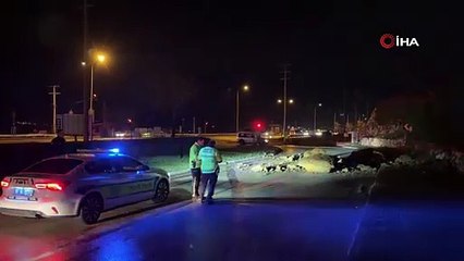 Bursa'da kaya parçaları yolu kapattı