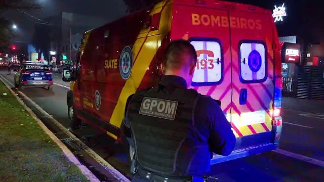 Homem fica em estado grave após ser esfaqueado durante briga generalizada no Centro