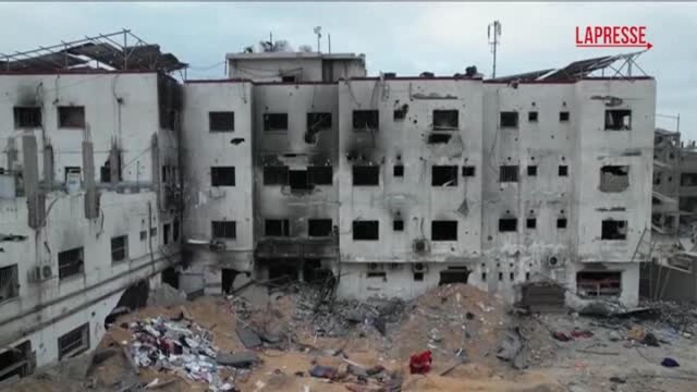 Le immagini degli ospedali in rovina distrutti dai bombardamenti israeliani nella Striscia di Gaza