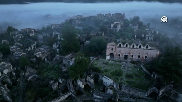 Turistler yaz- kış bu köyümüze akın ediyor: Giren kendini Harry Potter filminde sanıyor