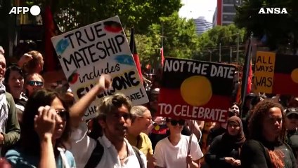 Attivisti in piazza per i diritti degli indigeni nell'Australia Day