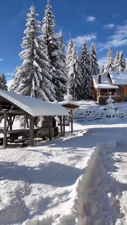 PETIT MANTEAU neigeux et ambiance montagne