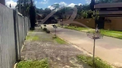 Morador denuncia casas abandonadas e alagadas em Santa Felicidade