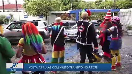 Volta às aulas com muito trânsito no Recife