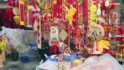 احتفالات رأس السنة القمرية تنطلق في هانوي.. تكريم الأجداد وتبادل التهاني في "تيت"