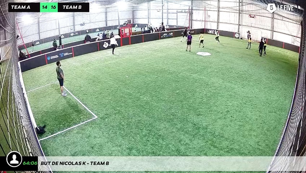 But de Nicolas K - Team B