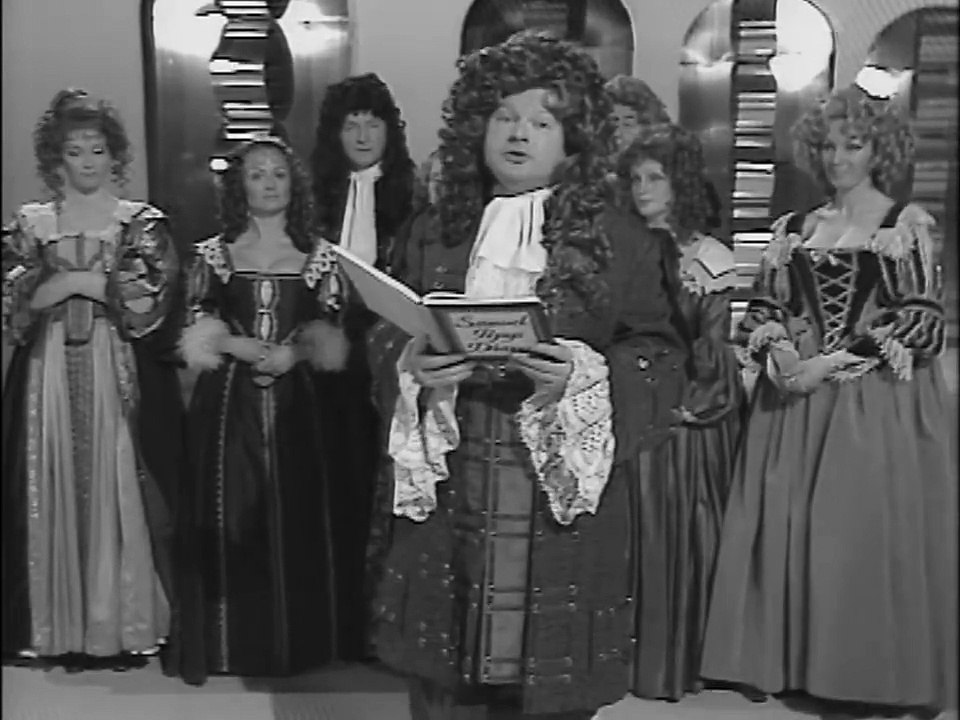 Benny Hill - Pepys Diary & Lady Mary 'Closing Chase' (1971)