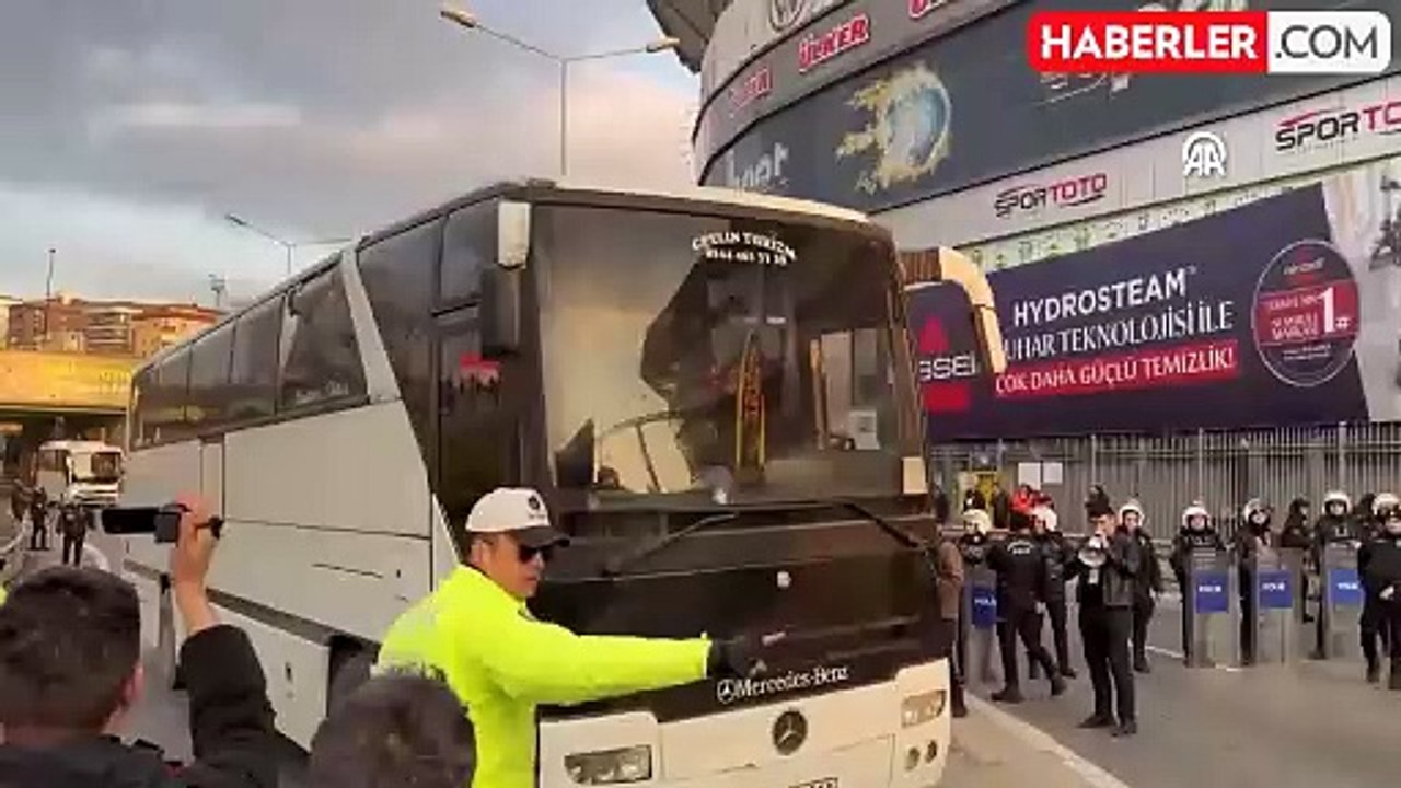 Fenerbahçe Göztepe CANLI izle! (ŞİFRESİZ) Fenerbahçe Göztepe maçı hangi kanalda, canlı yayın nerede ve nasıl izlenir?