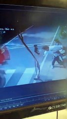 Ce papa va avoir la peur de sa vie... beaucoup de chance pour son fils