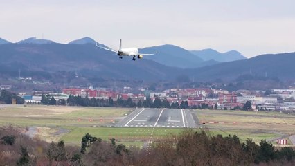 La increíble pericia de los pilotos para aterrizar en el aeropuerto de Bilbao con vientos de hasta 160 km/h