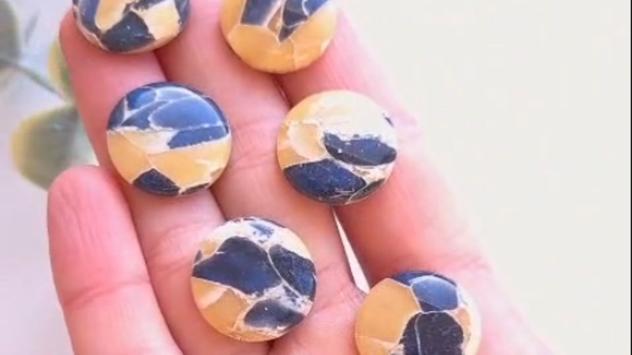 Satisfying process of crafting a navy blue and yellow jewelry set