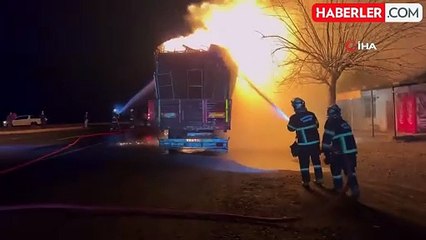 Diyarbakır'da Seyir Halindeki Tırın Dorsesinde Yangın Çıktı