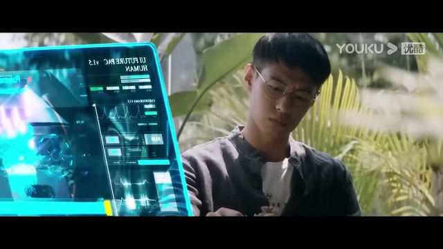 Pangu Snake suddenly emerged from the river and overturned the boat in the river!