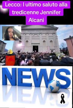 Folla in lacrime e palloncini in cielo per l'addio alla 13enne Jenny: Eri e sarai sempre la nostra forza .