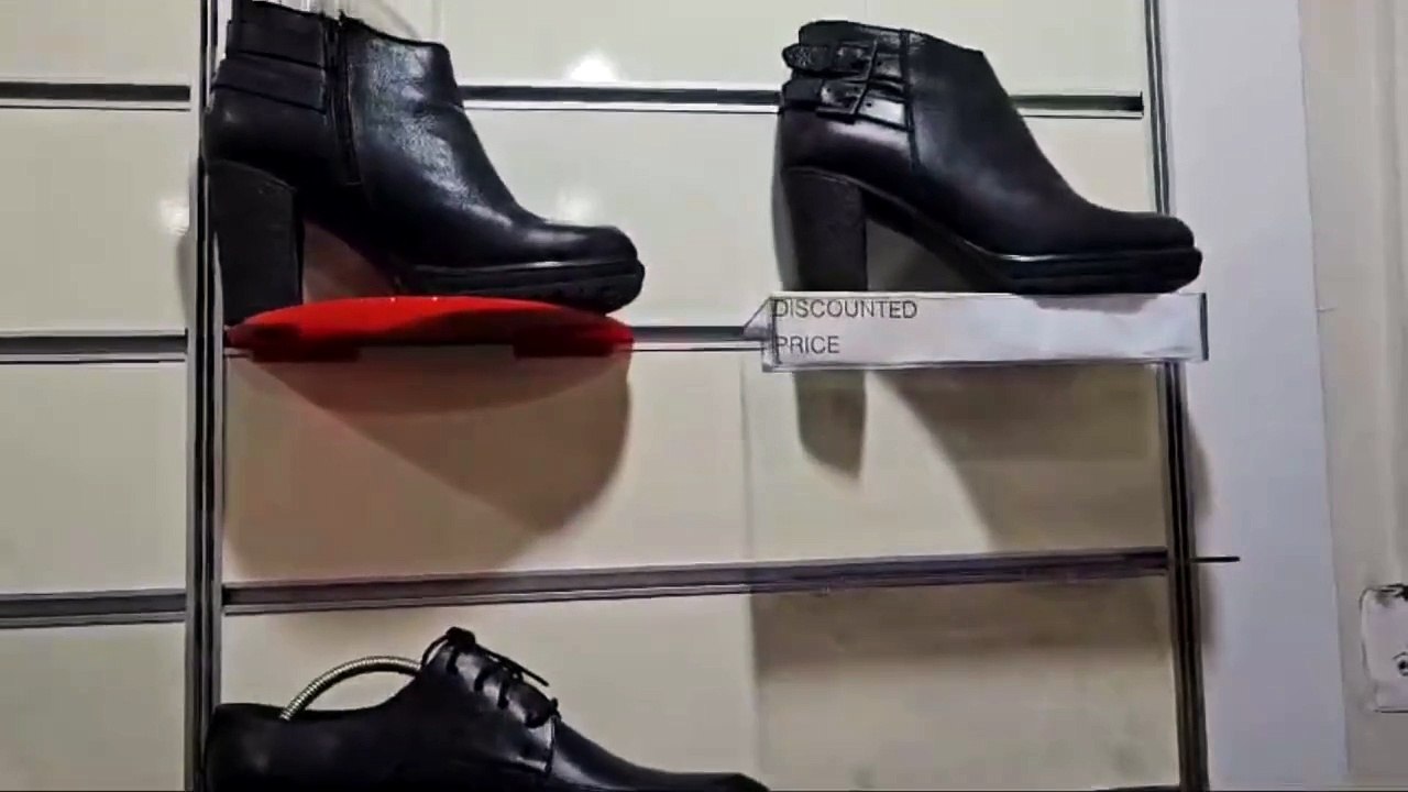 Kanala Geçme Pleksi Ayakkabı Rafı | Şeffaf, Kırmızı, Siyah, Beyaz Renk Seçenekleri ile www.zumrutplastik.com.tr de en uygun fiyatlarla